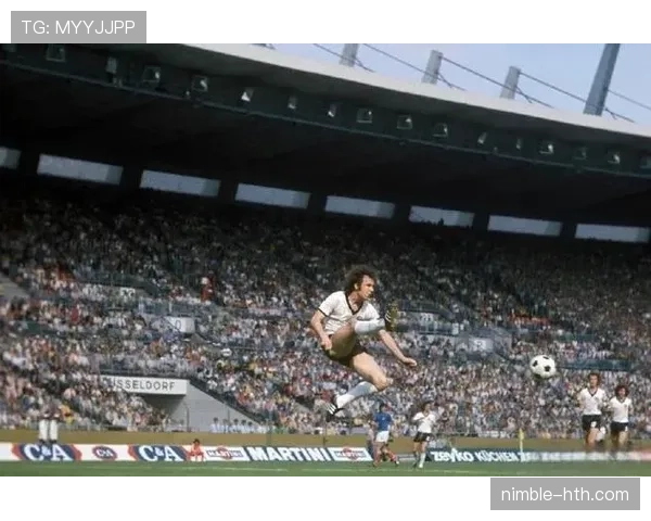 贝肯鲍尔遗产焕新:传统自由人理念如何重塑现代足球战术体系 贝肯鲍尔遗产焕新:传统自由人理念如何重塑现代足球战术体系