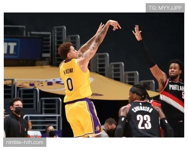 库兹马突破制造得分爆发显著拉开与队友效率差距